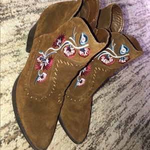 Carlos Santana Embroidered Ankle Boots